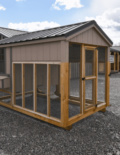 Chicken Coop with feedbox